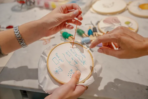 Initiez-vous à la broderie dans votre lieu - Image n°3 - Wecandoo