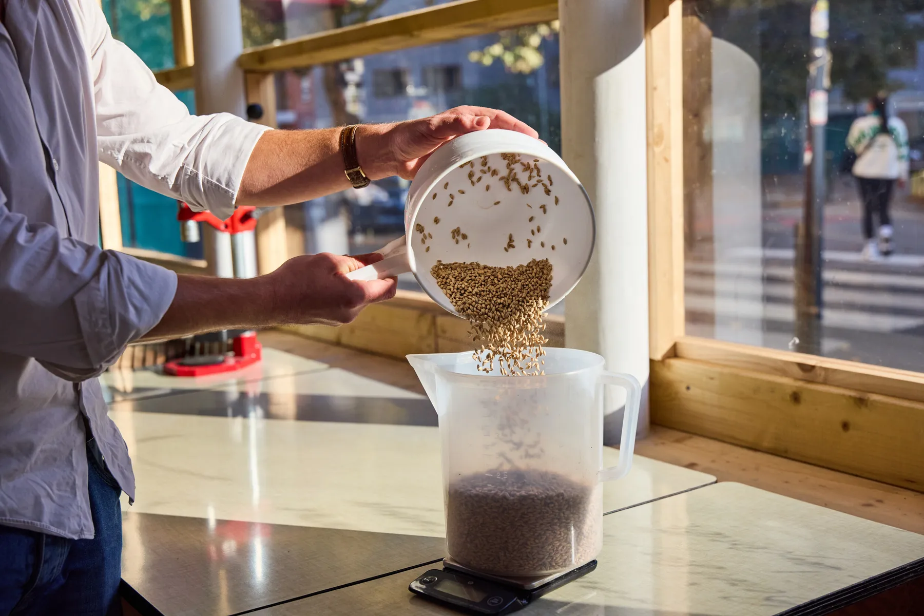 Rassemblez votre équipe et dégustez 6 bières artisanales au sein d'une microbrasserie avec Fabien - Image n°3 - Wecandoo