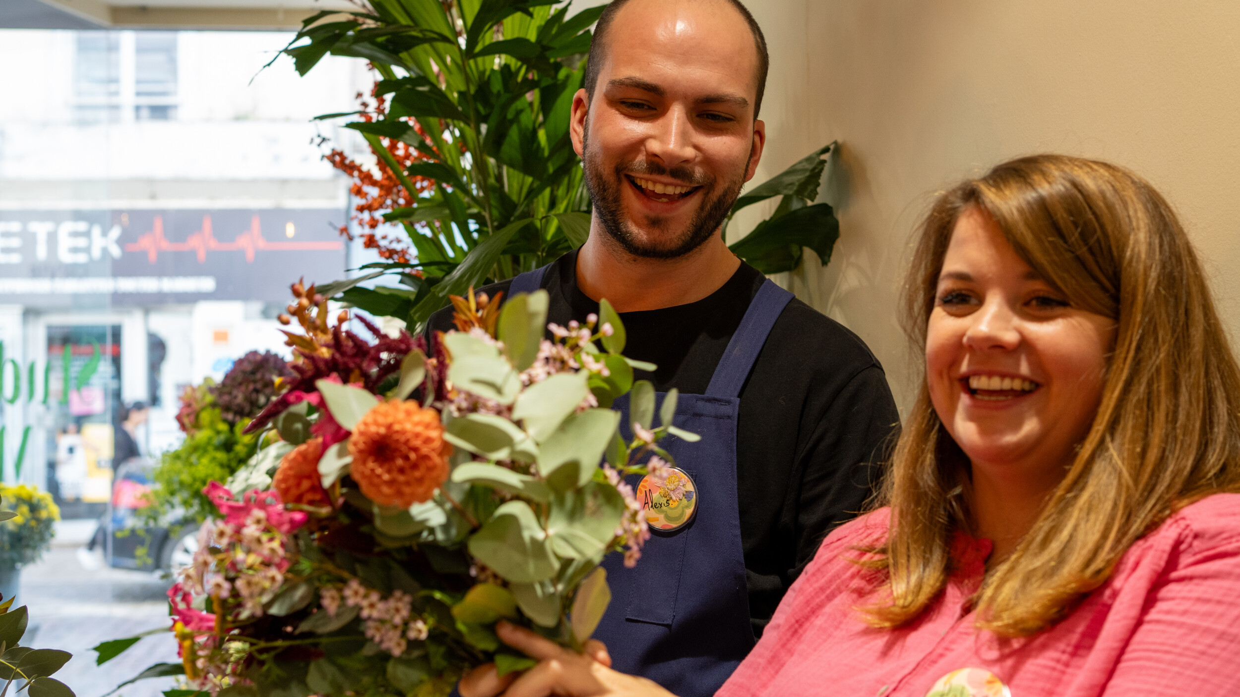 Wecandoo - Créez votre bouquet de fleurs fraîches et de saison avec Alexis - Image n°3