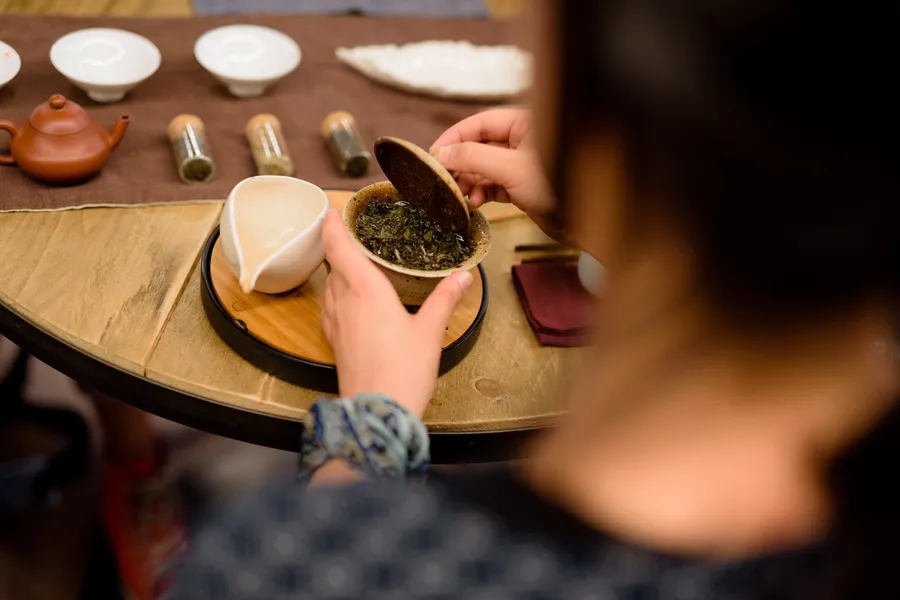 Découvrez la cérémonie du thé chinois avec Shu - Image n°1 - Wecandoo