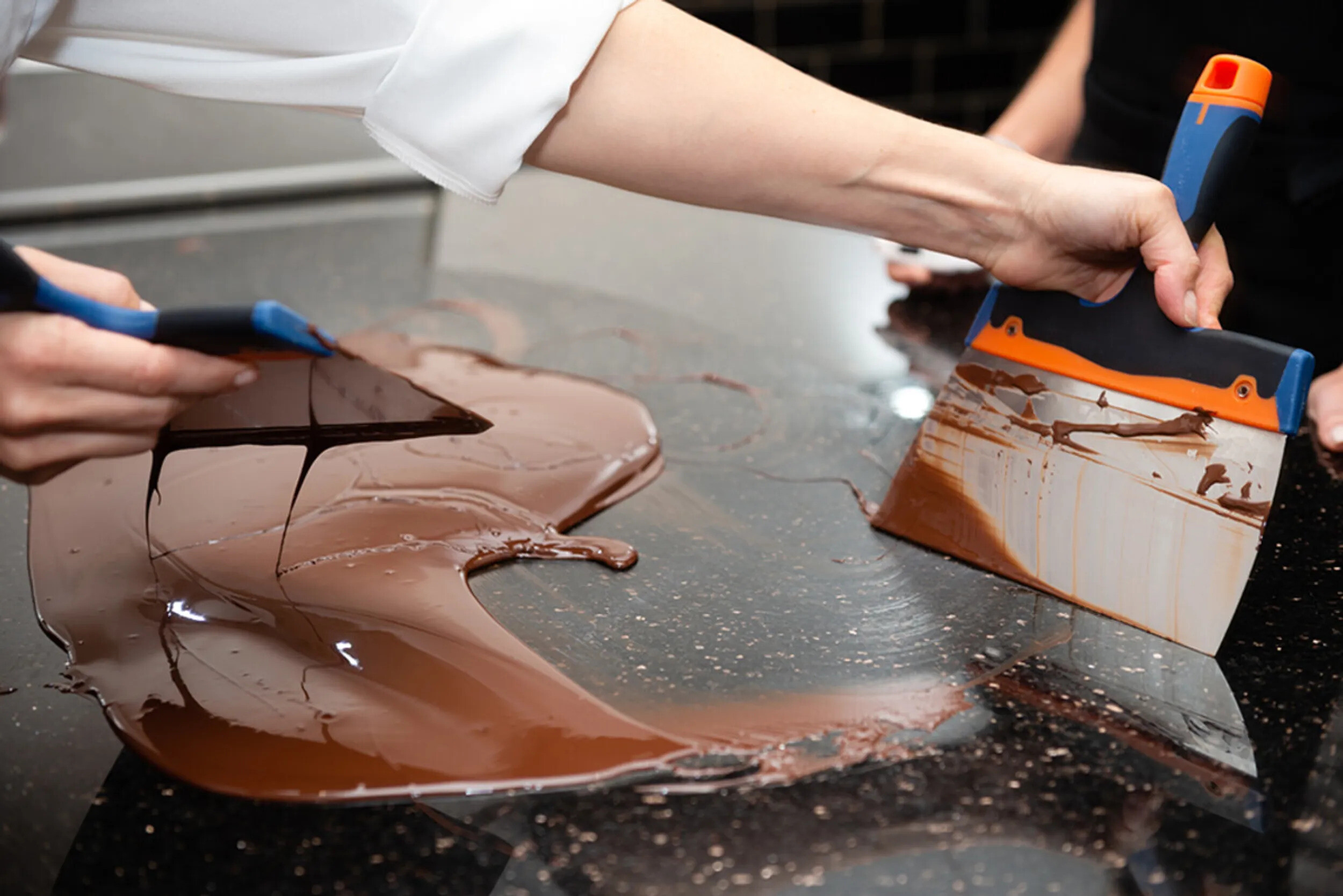 Wecandoo - Réalisez vos chocolats moulés avec l’équipe Edwart et ses chocolatiers - Image n°1