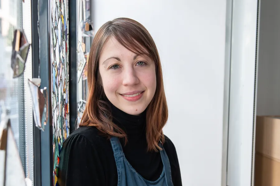 Alison : Vitrailliste à Paris