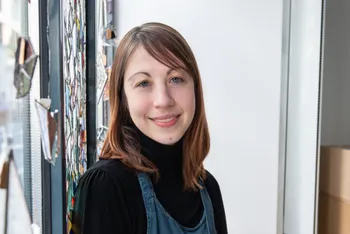 Alison : Vitrailliste à Paris