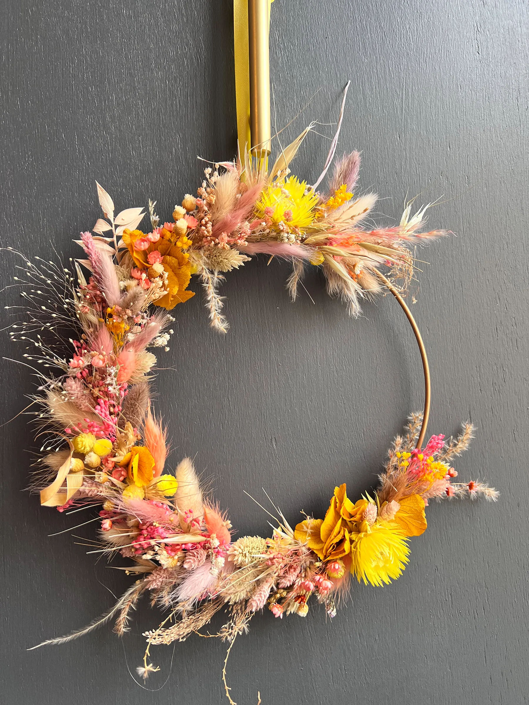 Réalisez votre couronne murale en fleurs séchées - Image n°4 - Wecandoo