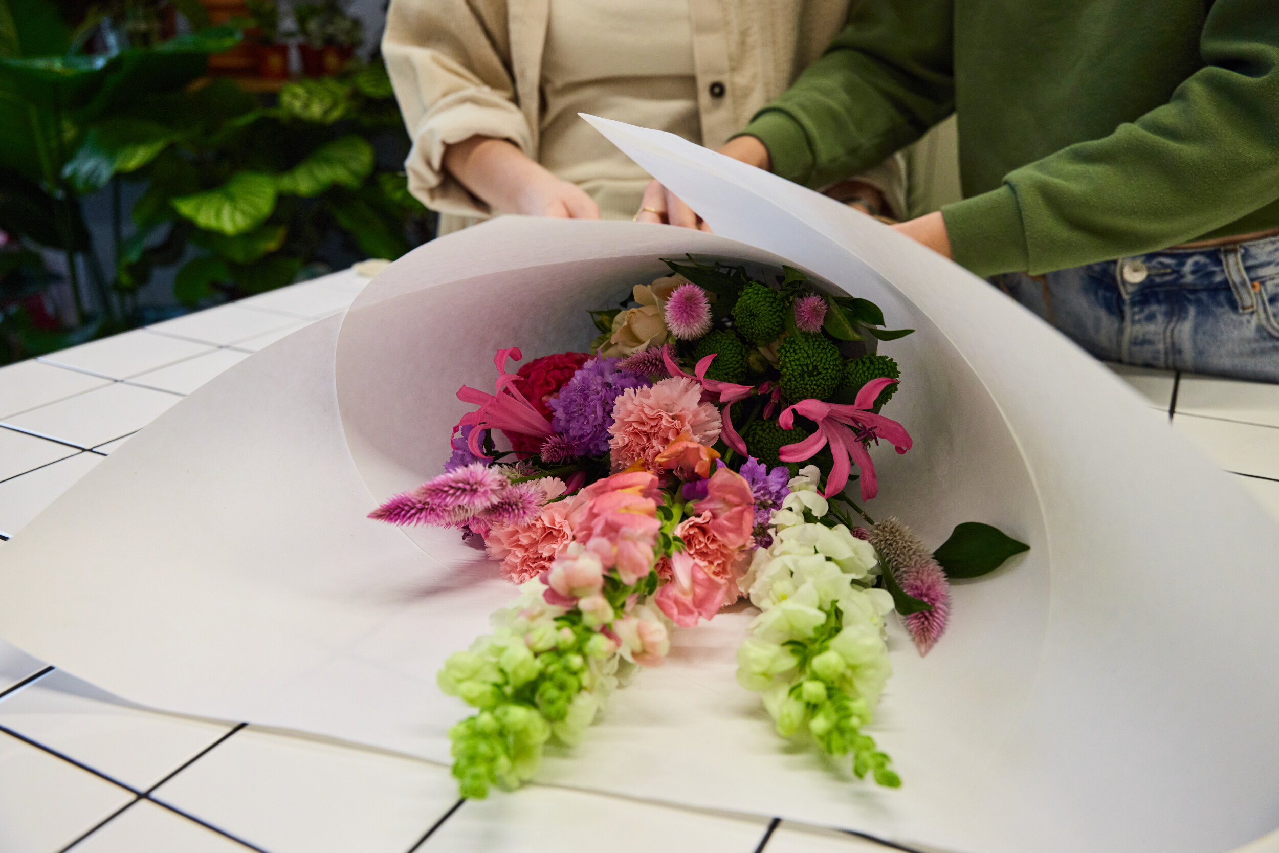 Wecandoo - Composez votre bouquet de fleurs fraîches avec Marie-Eugénie - Image n°3