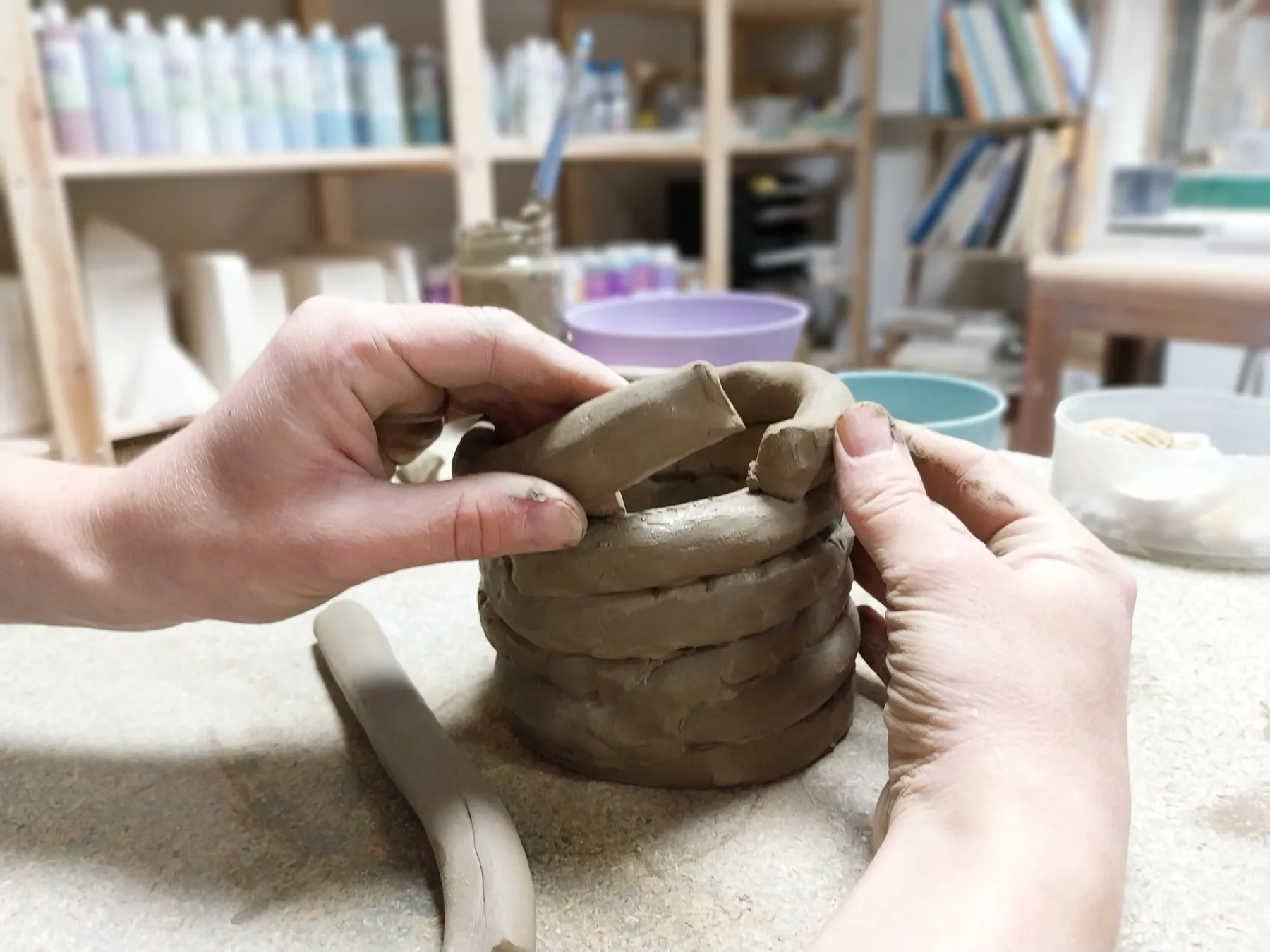 Challengez votre équipe et participez à un défi céramique avec Claire et son équipe - Image n°2 - Wecandoo