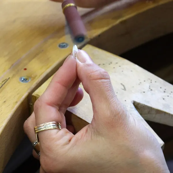 Fabriquez votre médaille gravée avec Estelle - Image n°4 - Wecandoo