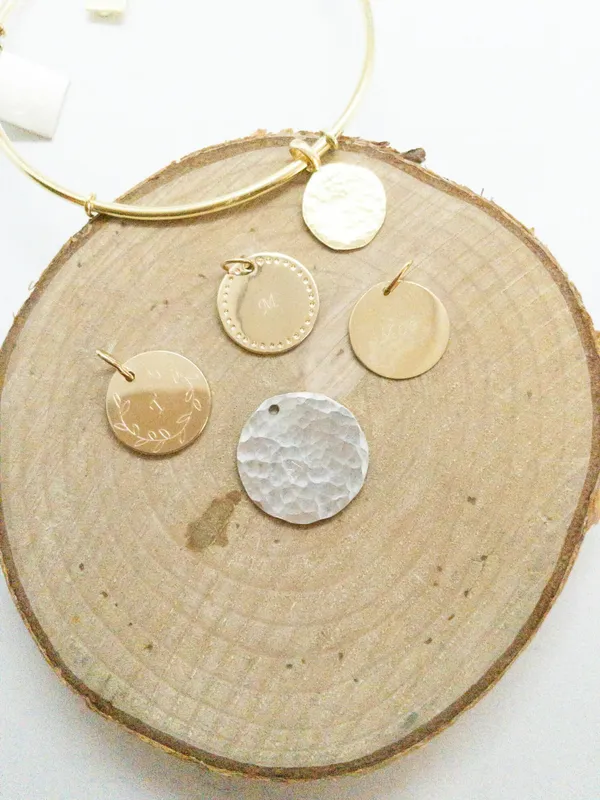 Fabriquez votre médaille gravée avec Estelle - Image n°3 - Wecandoo