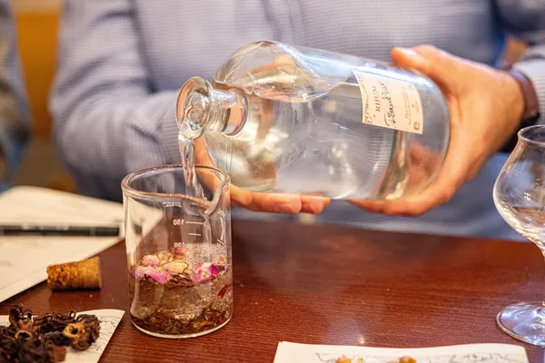 Créez votre rhum arrangé en duo avec Olivier - Image n°2 - Wecandoo