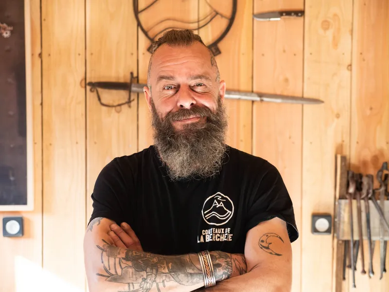Julien : Forgeron Coutelier à Saint-Sigismond