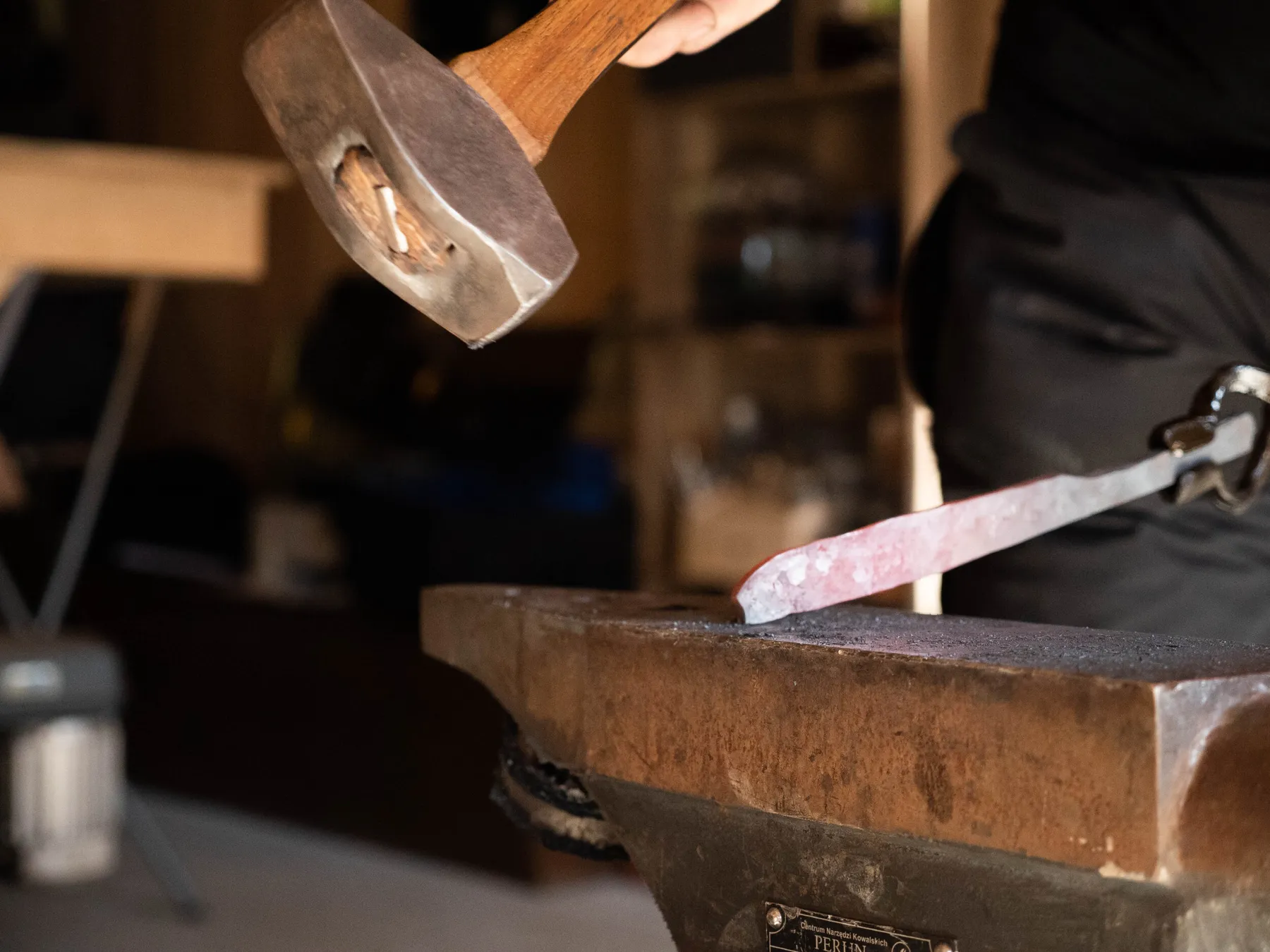 Réalisez votre couteau de table en acier avec style brut - Image n°1 - Wecandoo