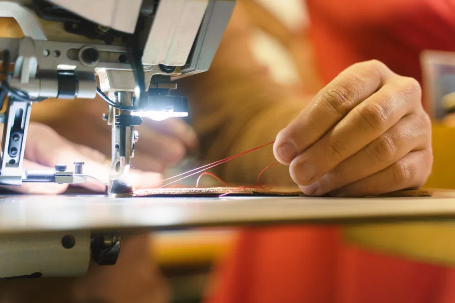 Réalisez votre portefeuille en cuir avec Séverine - Image n°1 - Wecandoo