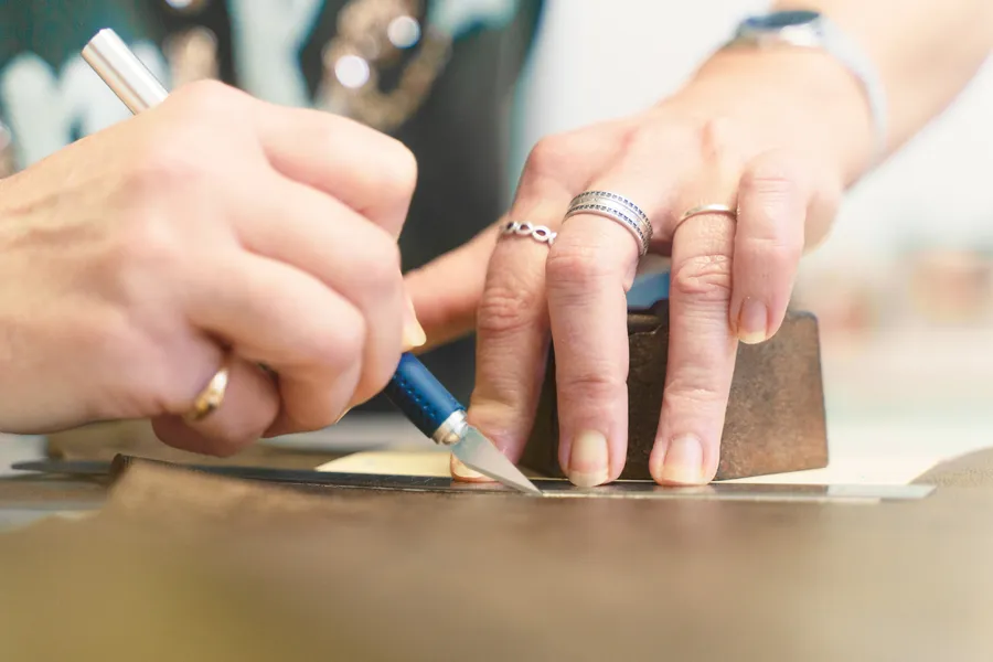 Initiez-vous à la maroquinerie avec Séverine - Image n°1 - Wecandoo