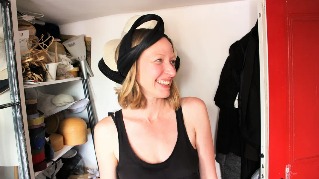 Karin : Modiste à Paris