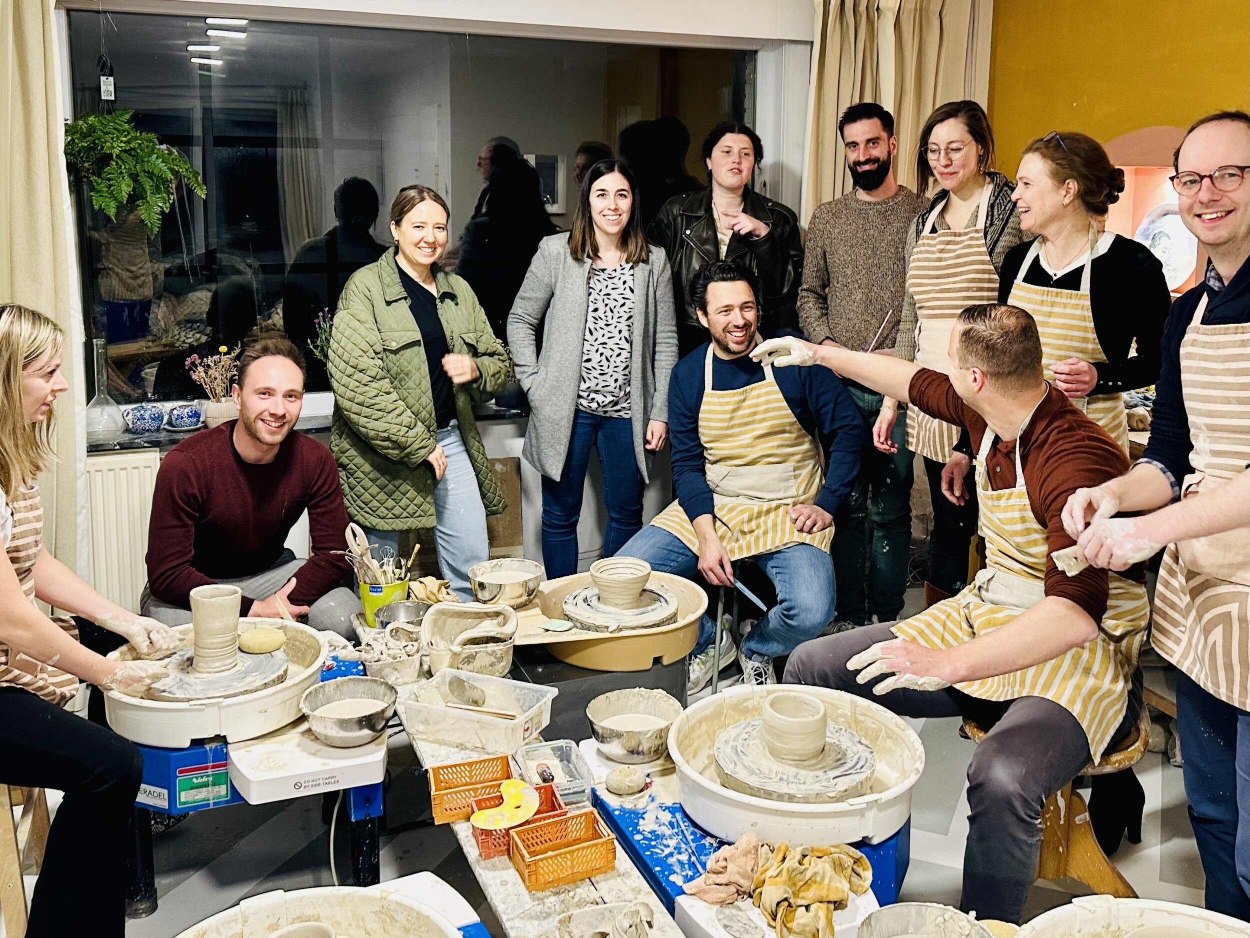 Wecandoo - Maak je eigen unieke kommen op de pottenbakkersschijf met je groep, onder begeleiding van Karolien - Afbeelding nr. 1