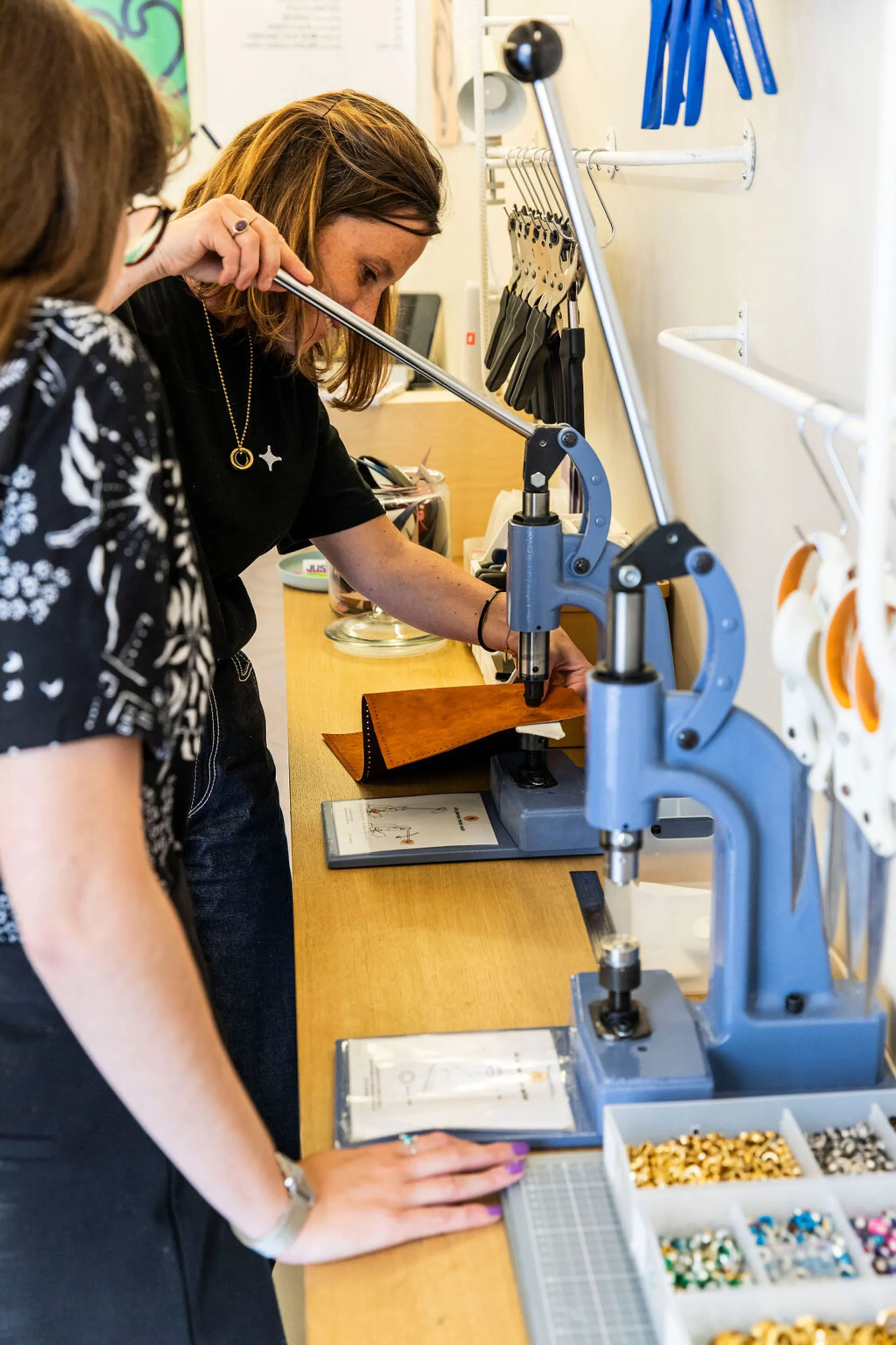 Fabriquez vos accessoires en cuir - Image n°2 - Wecandoo