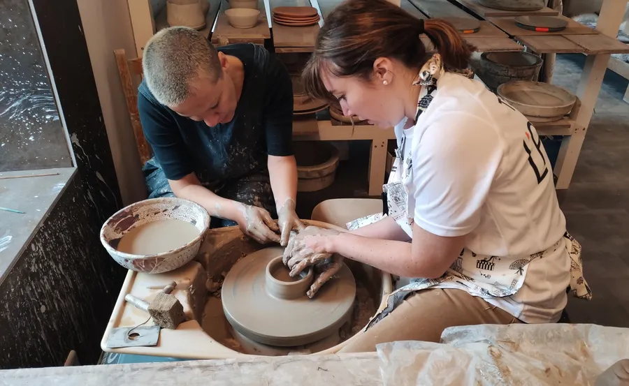 Apprenez les bases du tour en tête à tête avec une céramiste - Image n°1 - Wecandoo