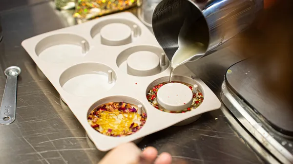 Réalisez votre suspension parfumée avec Romain - Afbeelding nr. 1 - Wecandoo