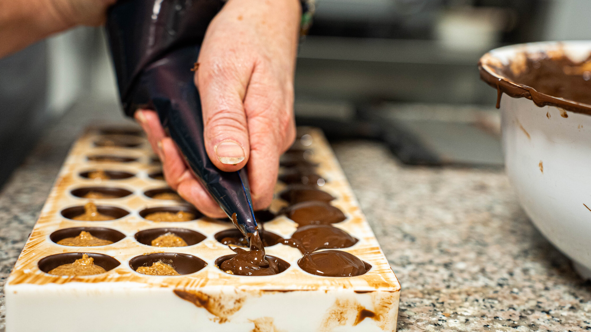 Wecandoo - Réalisez vos tablettes de chocolat en duo avec votre enfant accompagnés par Céline et Sébastien - Image n°1