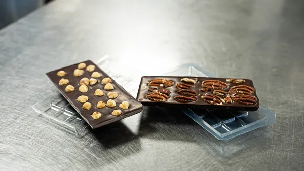 Réalisez vos tablettes de chocolat en duo avec votre enfant accompagnés par Céline et Sébastien - Image n°4 - Wecandoo