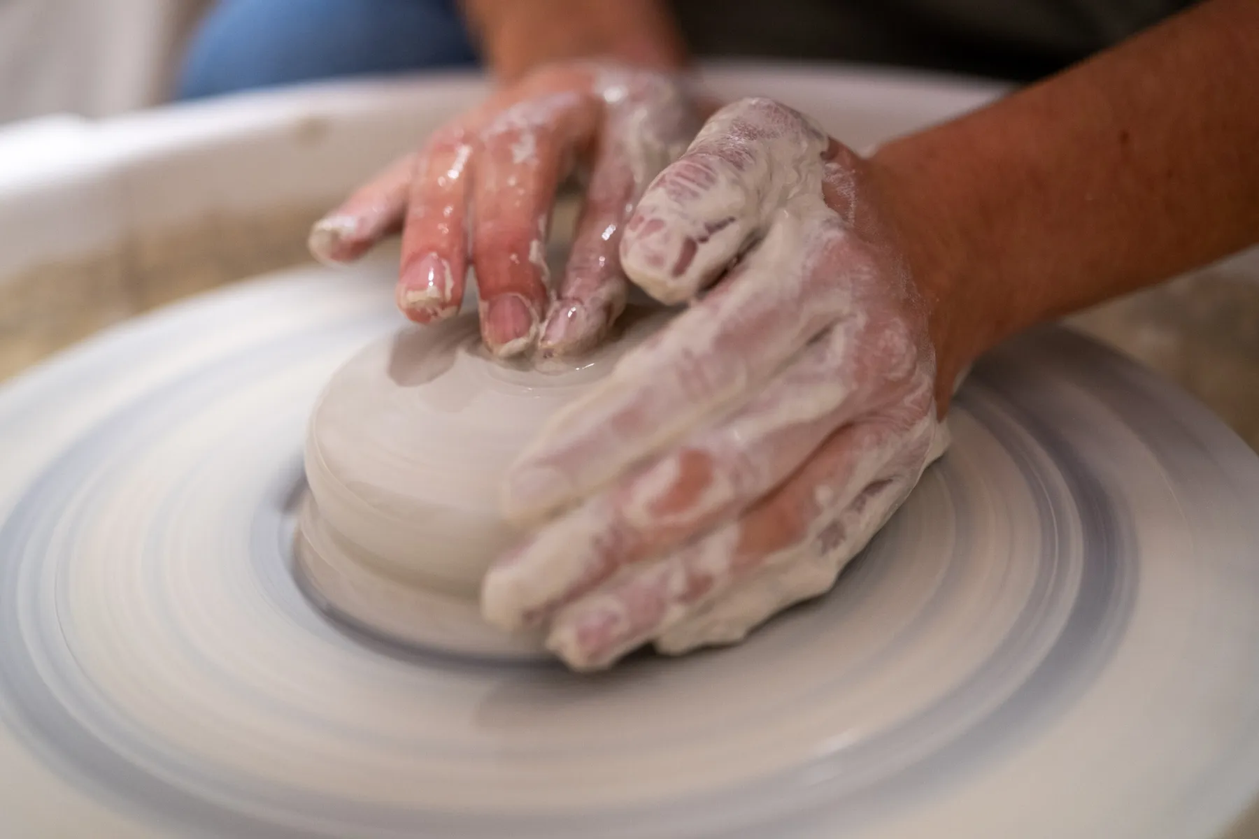 Initiez-vous au tour de potier avec Camille - Image n°1 - Wecandoo