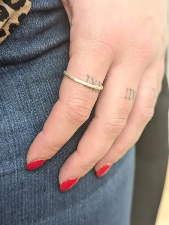 Réalisez votre bague fine texturée en argent