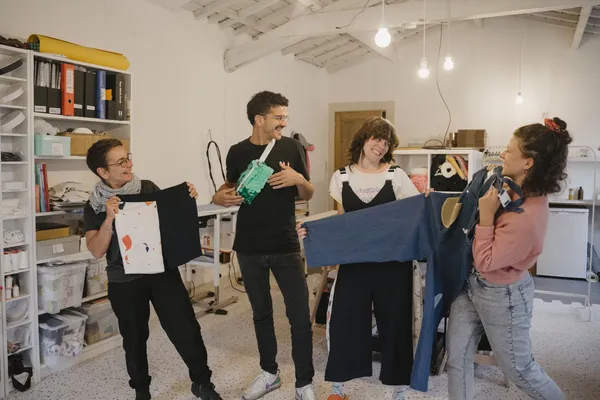 Réalisez un sac banane à sequins avec Assia - Image n°4 - Wecandoo