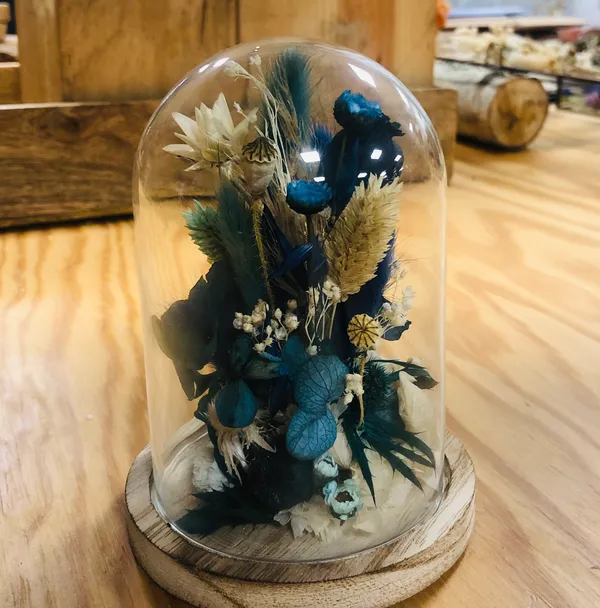 Fabriquez votre cloche de fleurs séchées avec Kaya - Image n°4 - Wecandoo