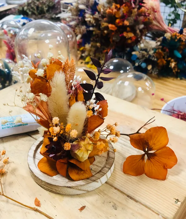 Fabriquez votre cloche de fleurs séchées avec Kaya - Image n°2 - Wecandoo