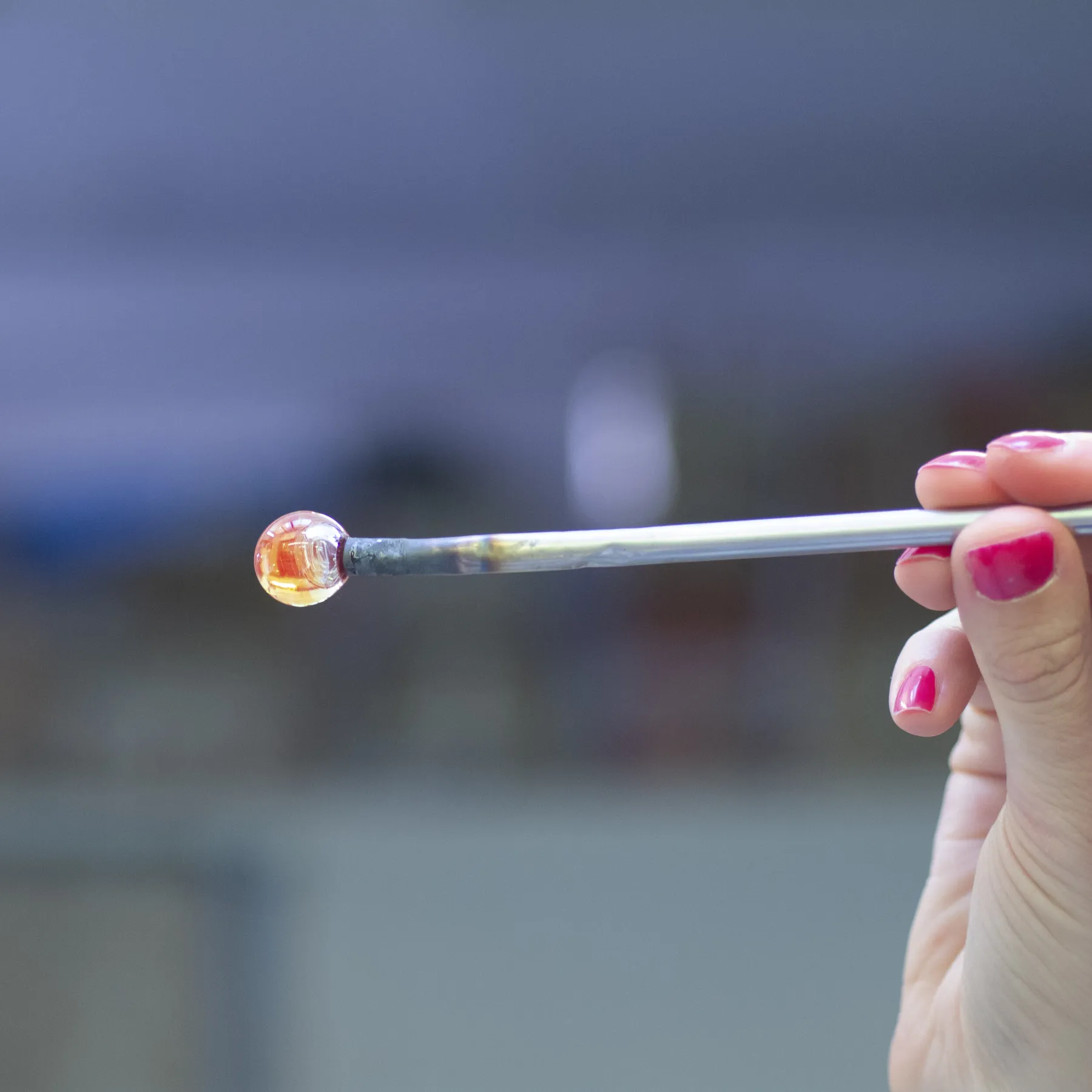 Réalisez un collier en bulles de verre soufflées avec Isabelle - Image n°1 - Wecandoo