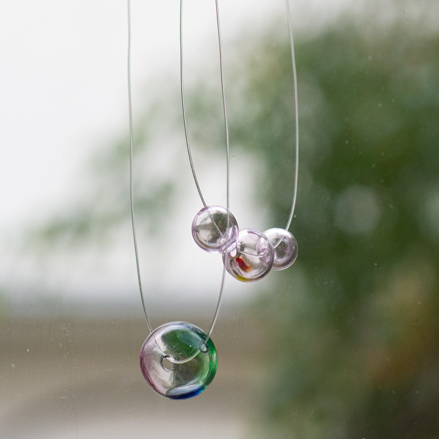Réalisez un collier en bulles de verre soufflées