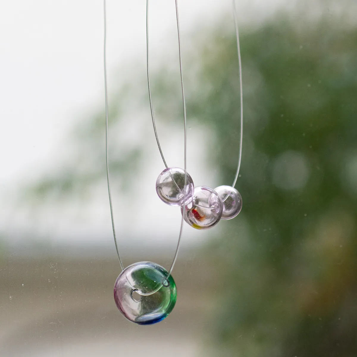 Réalisez un collier en bulles de verre soufflées