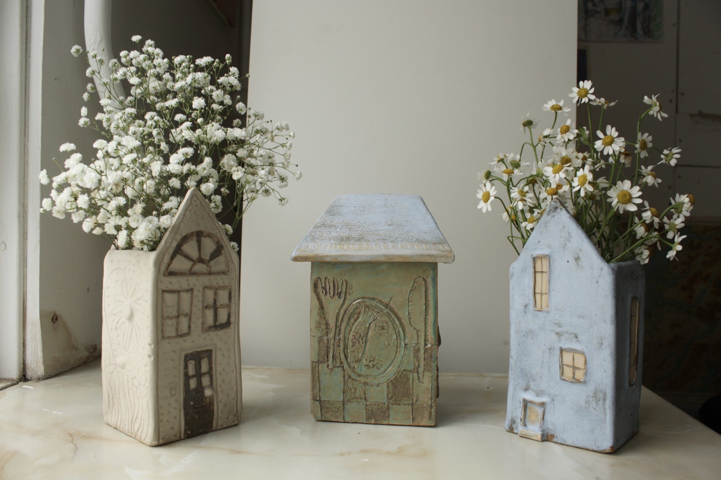 Wecandoo - Hand-build a ceramic house with Lucy - Image n°1