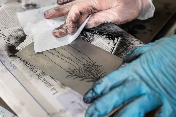 Découvrez l'eau-forte et l'aquatinte avec Leila - Afbeelding nr. 4 - Wecandoo