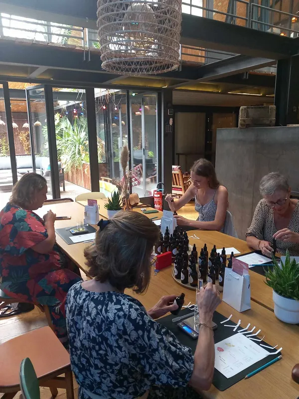 Composez votre parfum avec Nathalie - Image n°2 - Wecandoo