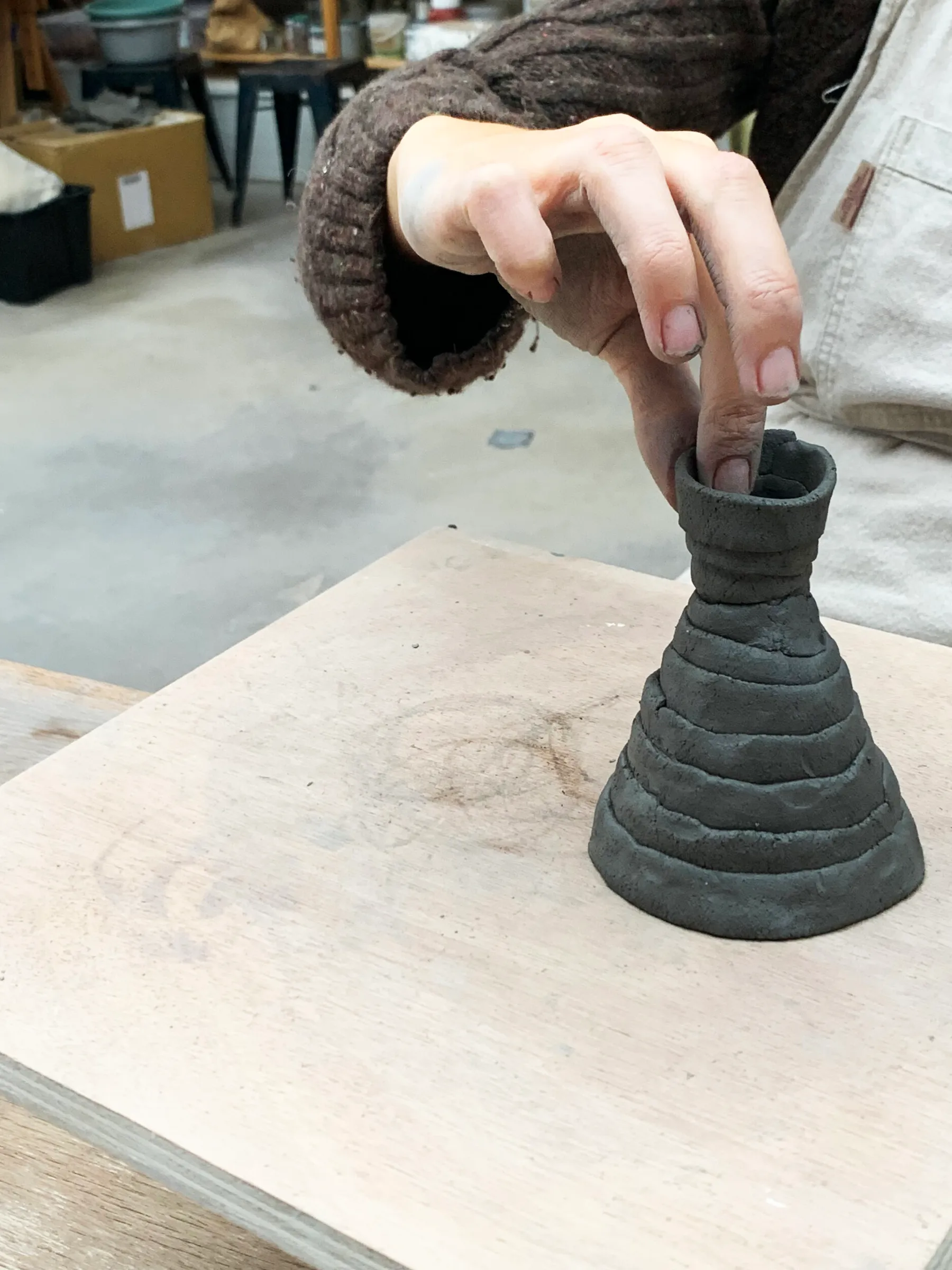 Modelez votre vase en céramique avec Olivia - Image n°3 - Wecandoo