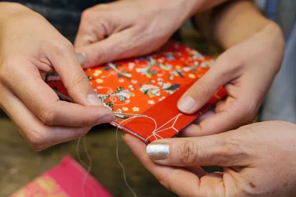 Initiez-vous à la reliure japonaise avec Yohana - Image n°3 - Wecandoo