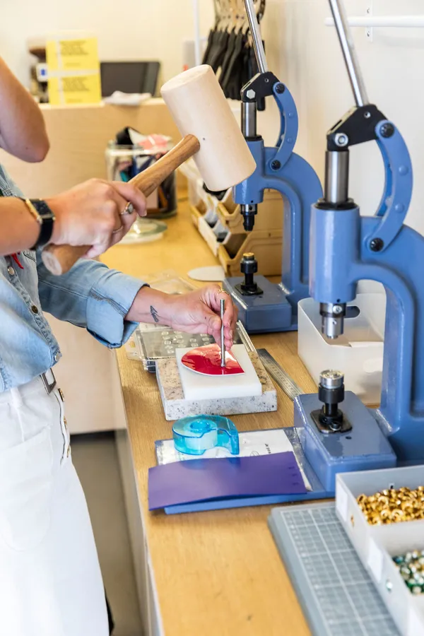 Étonnez votre équipe et réalisez votre accessoire de maroquinerie - Image n°5 - Wecandoo