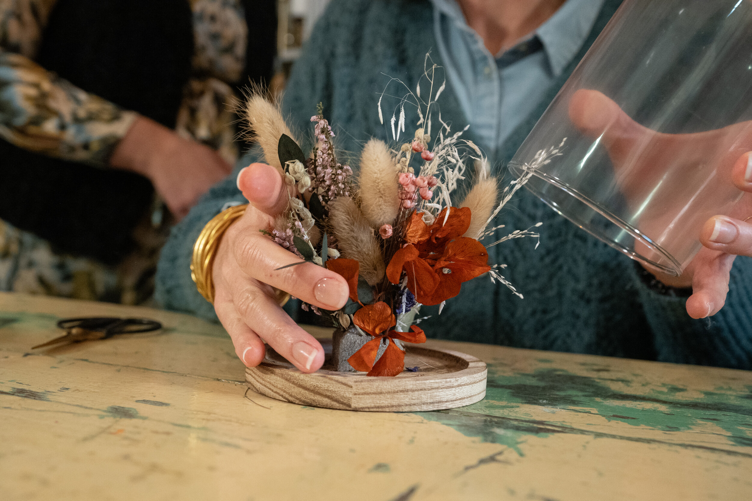 Wecandoo - Réalisez votre cloche fleurie avec Marine - Image n°4