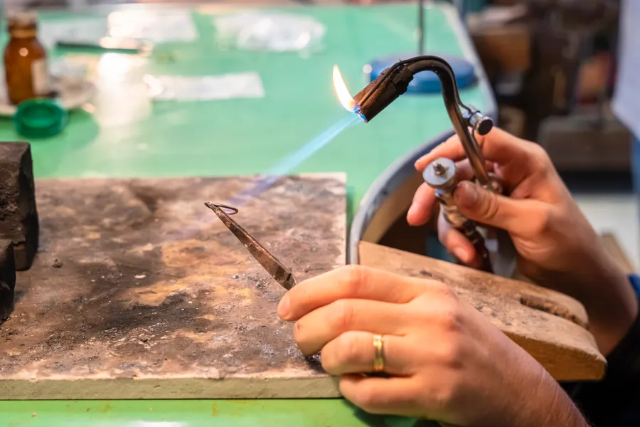 Réalisez votre bague en argent avec Fanny - Image n°1 - Wecandoo