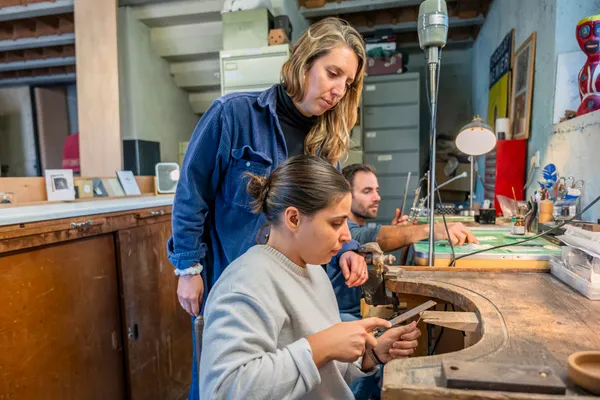 Réalisez votre pendentif en argent avec Fanny - Image n°3 - Wecandoo