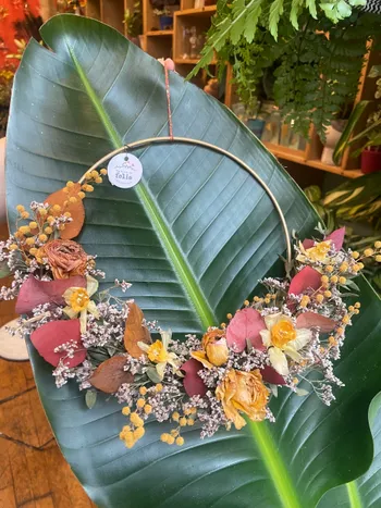 Réalisez vos couronnes de fleurs séchées en groupe