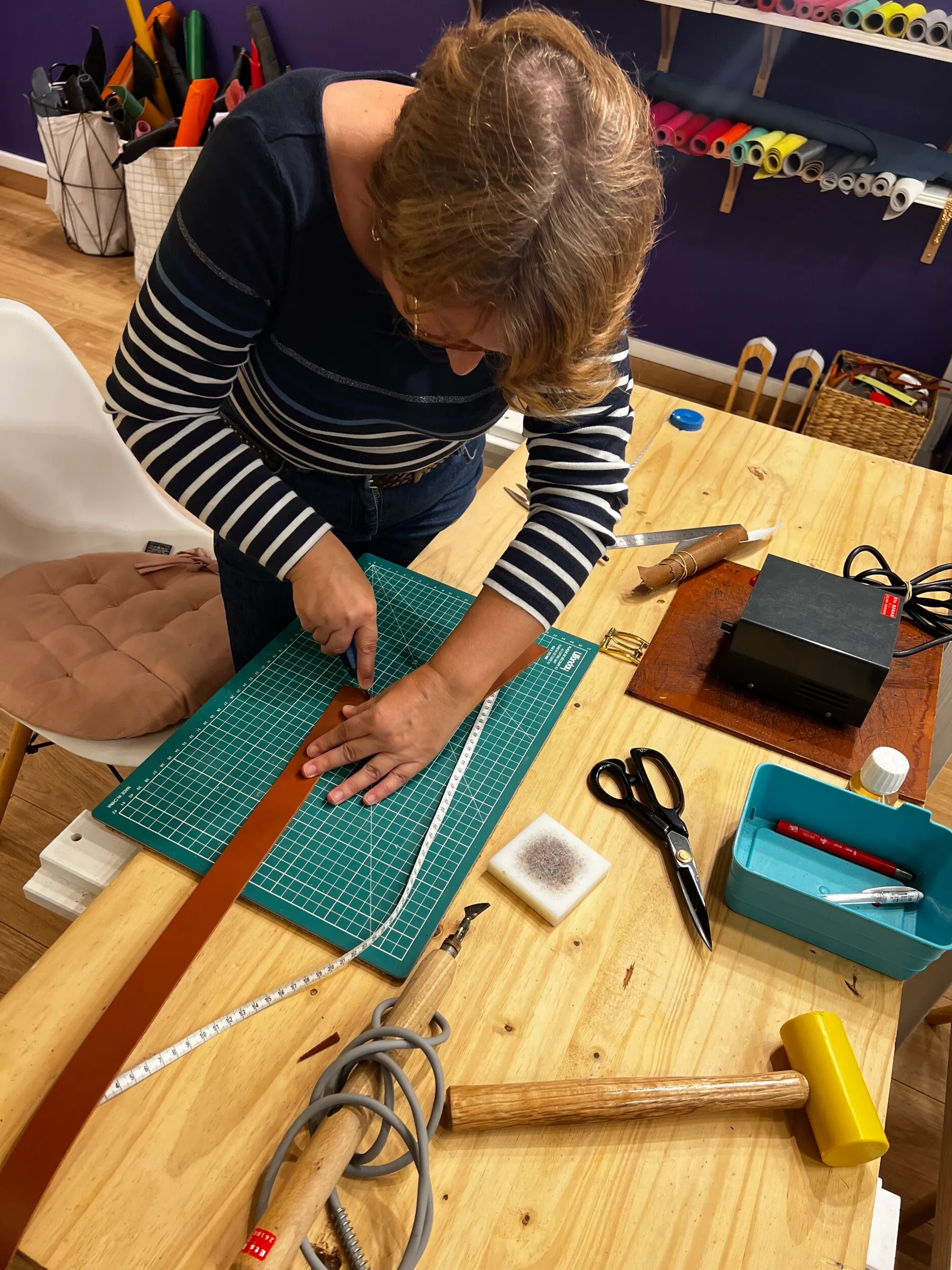 Réalisez votre ceinture en cuir avec Julie et son équipe - Image n°3 - Wecandoo
