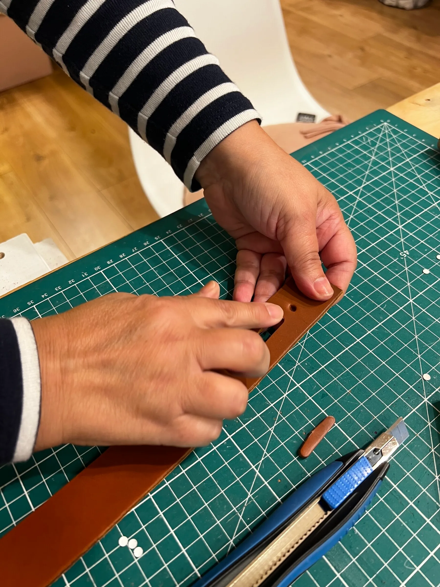 Réunissez votre équipe et réalisez vos ceintures en cuir avec Julie - Image n°3 - Wecandoo