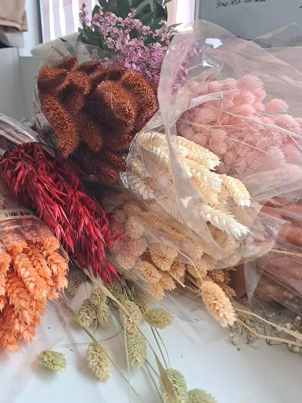 Fabriquez votre couronne de fleurs séchées avec Hélène et Clara - Image n°5 - Wecandoo