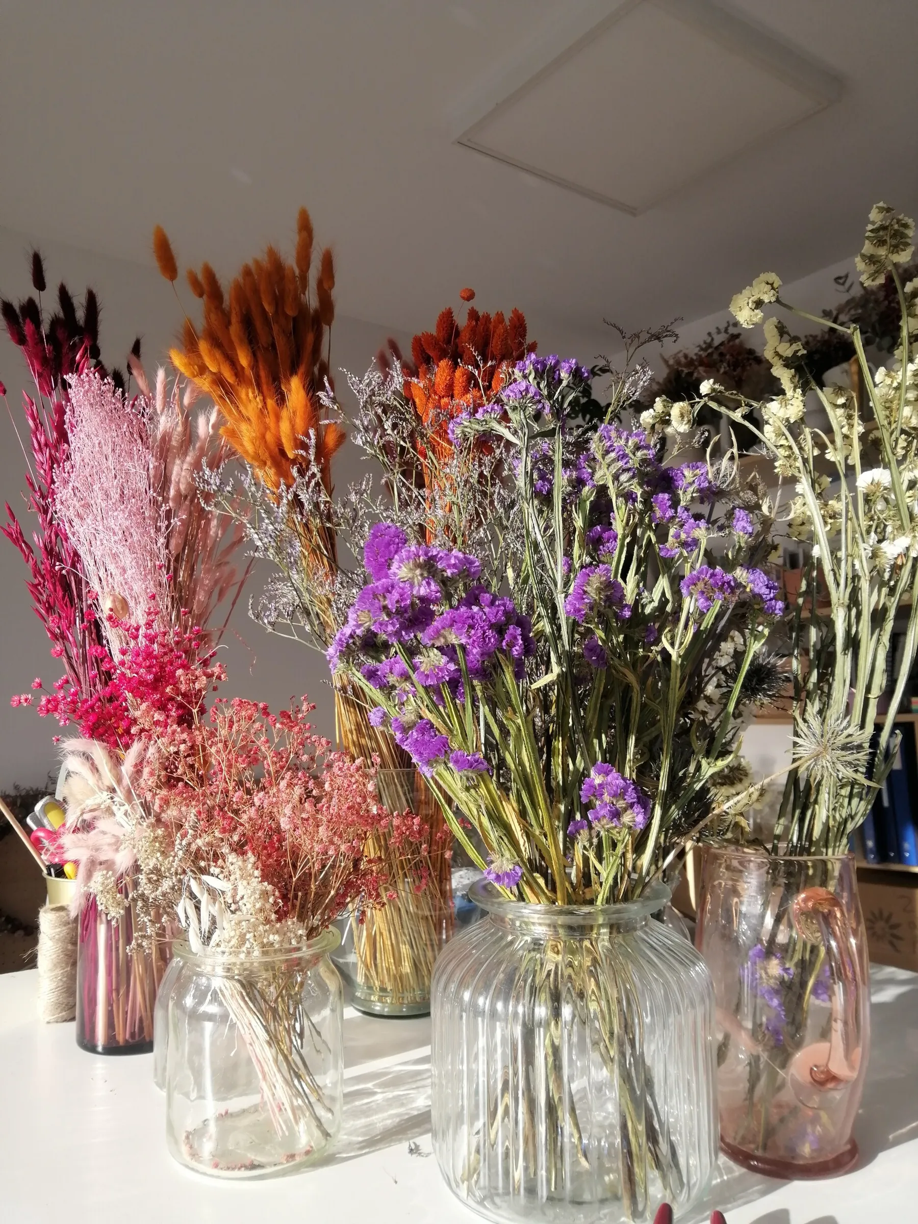 Fabriquez votre couronne de fleurs séchées avec Hélène et Clara - Image n°2 - Wecandoo