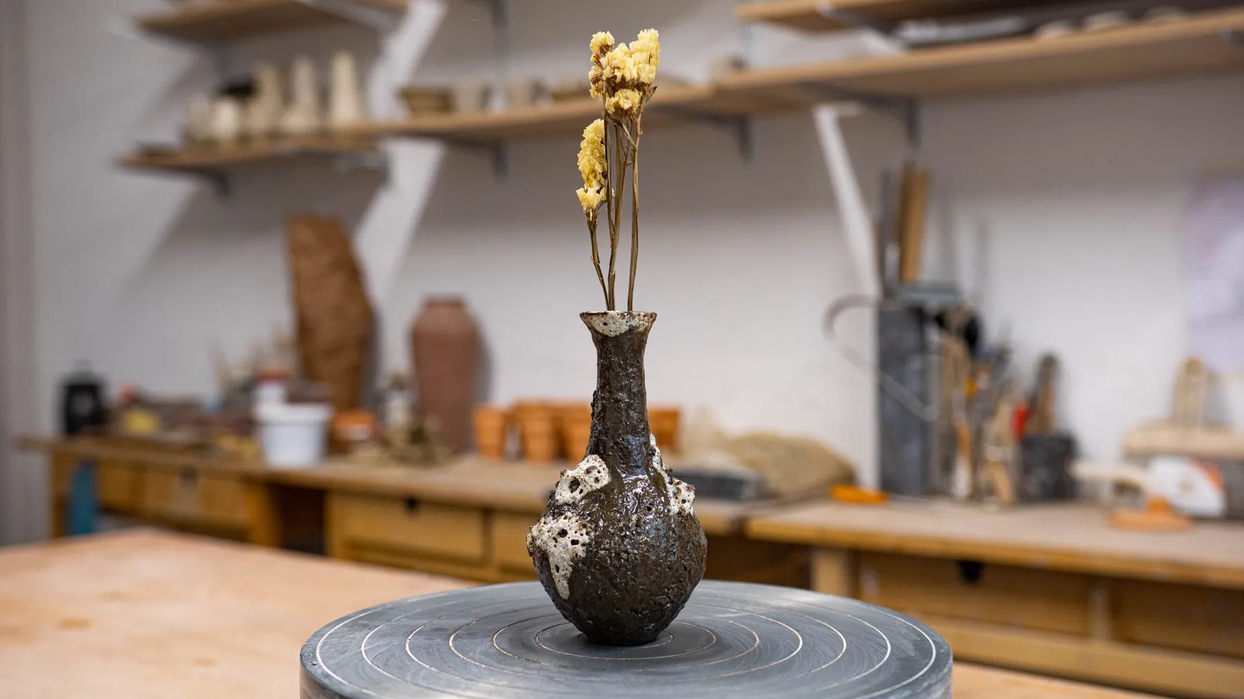 Enchantez votre équipe et réalisez votre vase ou votre bougeoir avec Blanche - Image n°4 - Wecandoo