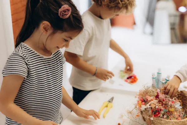 Fleurissez la première lettre de votre prénom en famille avec Laurène - Image n°4 - Wecandoo