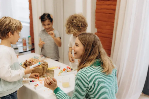 Fleurissez la première lettre de votre prénom en famille avec Laurène - Image n°3 - Wecandoo