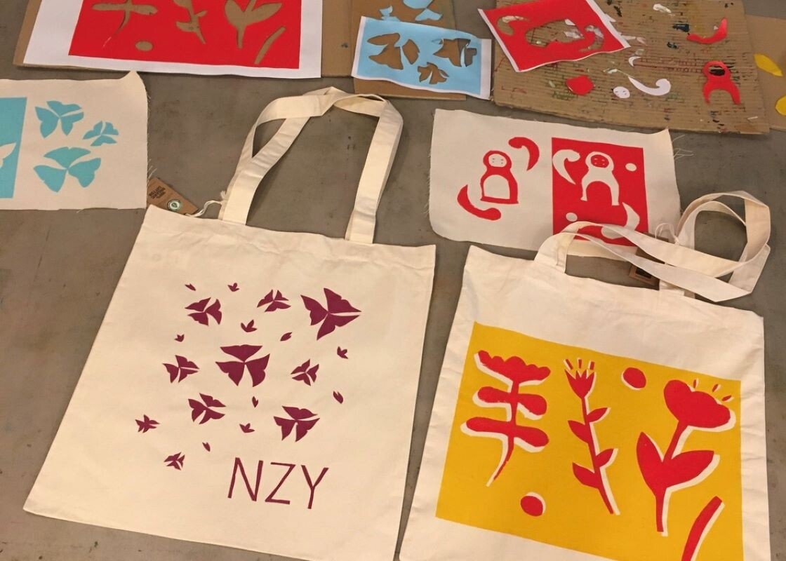 Wecandoo - Explore the exciting world of screen printing on fabric with Helen - Image n°7